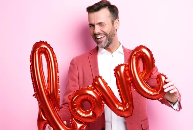 Ideas de regalos de San Valentín para hombres para una noche llena de pasión